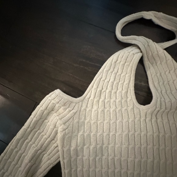 NWT abercrombie & Fitch beige halter cold shoulder sweater -crop style - Picture 5 of 8